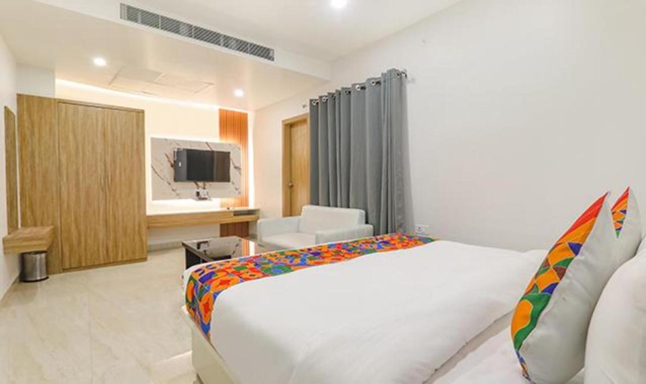 Fabhotel Golf Inn Golf Course Road Gurgaon Dış mekan fotoğraf
